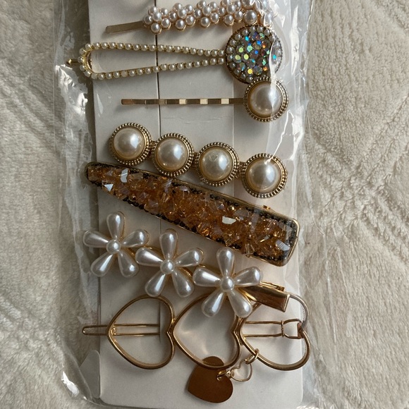 Korean Glam Gear Hair Clips - Picture 3 of 4